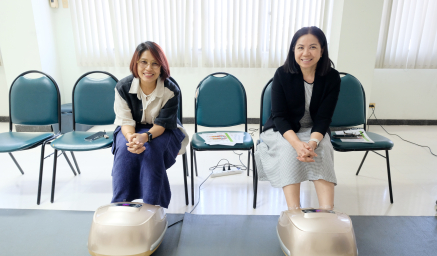 ภาพจัดกิจกรรม “นวดกดจุดปลดล็อคอาการออฟฟิศซินโดรม”