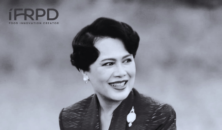 ขอน้อมส่งเสด็จสู่สวรรคาลัย ธ สถิตในดวงใจไทยนิรันดร์